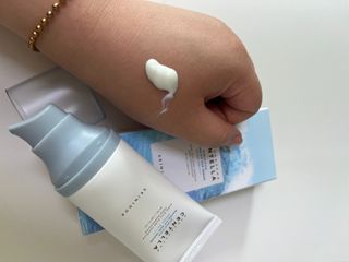 MF[스킨1004] 마다가스카르 센텔라 히알루-시카 워터핏 선세럼 50ml — 5점을 준 리뷰어가 2024년 5월 올린 사용 사진