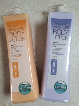 [과일나라] 바세린 모이스처 바디로션 1000ml 2종 — 5점을 준 리뷰어가 2021년 10월 올린 사용 사진
