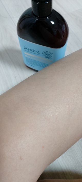 아미니 블루테라 바디로션 — 5점을 준 리뷰어가 2021년 7월 올린 사용 사진