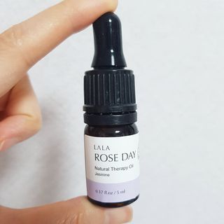 라라로즈데이 시즌2 천연 아로마오일 Y존 케어 속옷향수 이너퍼퓸 5ml  여성의 자존감을 UP시키자 — 3점을 준 리뷰어가 2021년 9월 올린 사용 사진
