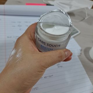 산수시 아쿠아 베네핏 24h 수부지 물광 속건조 수분크림 50ml — 5점을 준 리뷰어가 2021년 7월 올린 사용 사진