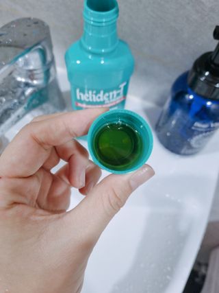 30초 후 눈으로 확인하는 헬리덴티 프라글린스 가글 — 5점을 준 리뷰어가 2021년 6월 올린 사용 사진