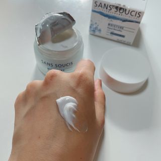 산수시 아쿠아 베네핏 24h 수부지 물광 속건조 수분크림 50ml — 5점을 준 리뷰어가 2021년 7월 올린 사용 사진