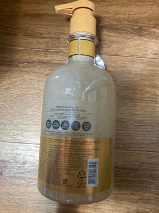 벨먼 내추럴스파 수분광채 스크럽 바디워시 600ml 5종 — 4.5점을 준 리뷰어가 2022년 5월 올린 사용 사진