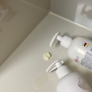 mom e 맘이 내추럴 베이비 케어 샴푸앤바스+로션 — 5점을 준 리뷰어가 2021년 1월 올린 사용 사진