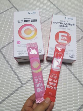 인디닥터 면역 생생 핑크 이뮨 젤리 + 타이탄 BCAA 프로틴 젤리스틱 — 4점을 준 리뷰어가 2022년 3월 올린 사용 사진