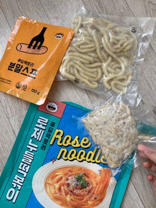 [푸딩팩토리] 로제누들떡볶이 500g / 까르보나라크림누들떡볶이 500g — 5점을 준 리뷰어가 2022년 8월 올린 사용 사진