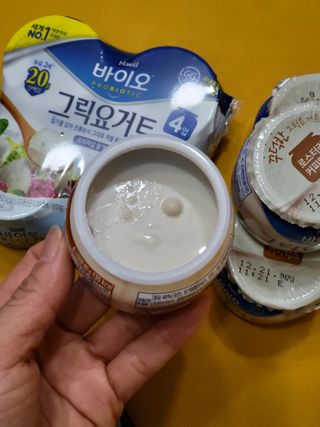 매일바이오 그릭요거트 오리지널 플레인 4개, 로스터리 커피믹스 4개 — 3점을 준 리뷰어가 2021년 12월 올린 사용 사진