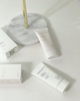 보타니티 촉촉수분자차 아쿠아핏 선 에센스 50ml + 보송톤업자차 징크 선 로션 50ml SPF50+ PA++++ (4/25) — 5점을 준 리뷰어가 2022년 5월 올린 사용 사진