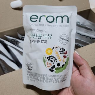 이롬 황성주 박사의 국산콩 두유 검은콩과 17곡 프리미엄 — 4점을 준 리뷰어가 2021년 5월 올린 사용 사진