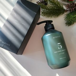 르핸스 퍼포밍 5 샴푸 비반트 포렛/베티버 포그 — 5점을 준 리뷰어가 2022년 12월 올린 사용 사진