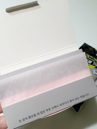 [갸스비] 메이크업은 그대로, 피지만 쏙 - BB킵 오일컨트롤 파우더 페이퍼 — 5점을 준 리뷰어가 2021년 6월 올린 사용 사진