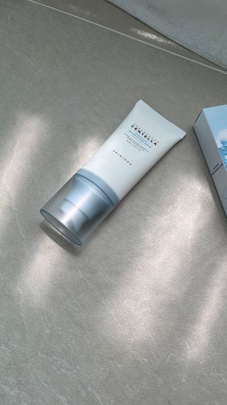 MF[스킨1004] 마다가스카르 센텔라 히알루-시카 워터핏 선세럼 50ml — 5점을 준 리뷰어가 2024년 5월 올린 사용 사진