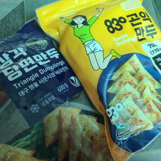 (주)성경순만두 곤약만두.콘치즈만두,삼각당면만두,당면 야끼만두,대구전통 납작만두,떡뽁이 매콤소스,달콤소스 — 5점을 준 리뷰어가 2023년 4월 올린 사용 사진