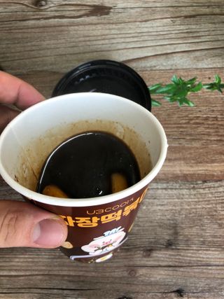 유비쿡 컵떡볶이 매운컵떡볶이2개/ 짜장컵떡볶이 2개  총 4개세트 — 5점을 준 리뷰어가 2021년 2월 올린 사용 사진