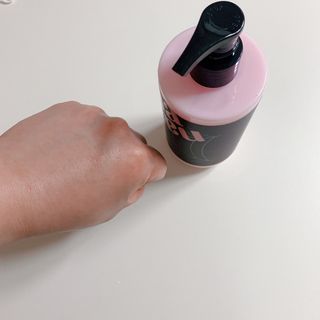 난나 살몬 스파이더 검버섯 미백 톤업 화이트닝 연어 앰플 크림 300ml 대용량 — 5점을 준 리뷰어가 2022년 8월 올린 사용 사진