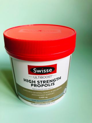 Swisse 스위스 고함량 프로폴리스 2,000mg 210정 — 5점을 준 리뷰어가 2021년 11월 올린 사용 사진