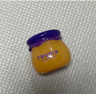 틱톡 [후르디아] 튼입술해결템 올리브영 블루베리 하이드레이팅 허니 립밤 — 5점을 준 리뷰어가 2023년 11월 올린 사용 사진