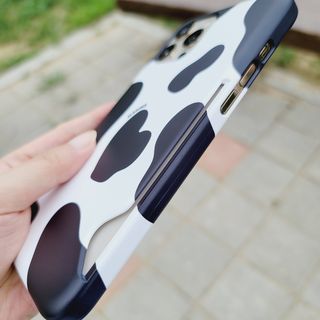 글루미즈 유기견후원 케이스 — 5점을 준 리뷰어가 2022년 8월 올린 사용 사진