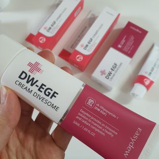 이지듀 DW-EGF 크림 다이브좀_콜라겐이 쏙쏙, 탄력피부로 다이빙 — 5점을 준 리뷰어가 2021년 2월 올린 사용 사진