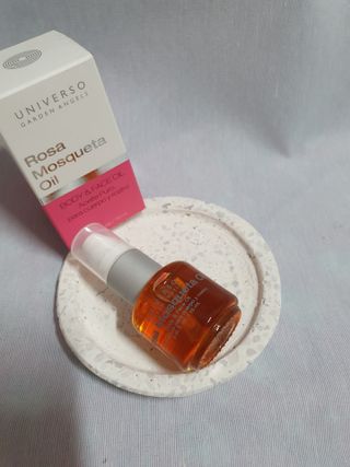 유니베르소 로즈힙 오일 15ml — 5점을 준 리뷰어가 2021년 7월 올린 사용 사진
