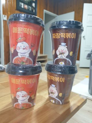 유비쿡 컵떡볶이 매운컵떡볶이2개/ 짜장컵떡볶이 2개  총 4개세트 — 5점을 준 리뷰어가 2021년 2월 올린 사용 사진