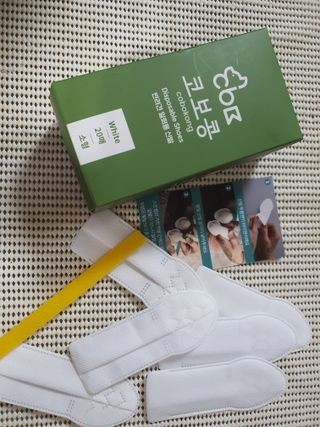 코보콩 에어슈즈 강아지 일회용 신발 소용량 패키지 20매 초경량  미끄럼방지 실내외 겸용 — 4점을 준 리뷰어가 2022년 2월 올린 사용 사진