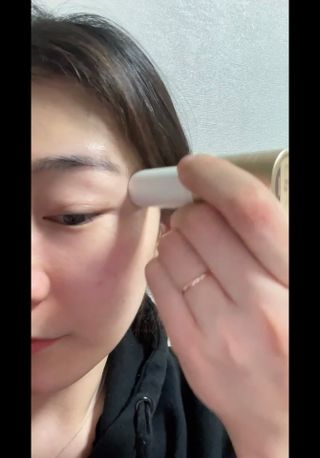 [사가수] 민감피부를 위한 진정 항산화 안티에이징, 더사가오브수 효혜윤 보태니컬 에너지 아이포올 스틱 — 5점을 준 리뷰어가 2023년 2월 올린 사용 사진