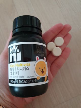 일동제약 마이니 마이니 지니키즈 유산균 츄어블, 멀티비타 set — 5점을 준 리뷰어가 2021년 3월 올린 사용 사진