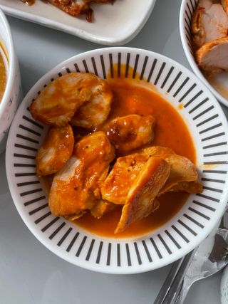 굽네몰 [굽네] 소스가 맛있는 닭가슴살 슬라이스 4종 — 5점을 준 리뷰어가 2021년 12월 올린 사용 사진