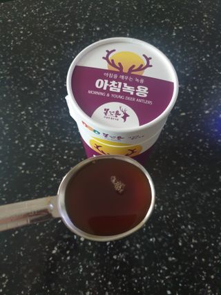 [몸엔용] 전국 이마트 런칭 신상, 아침을 깨우는 녹용 아침녹용 10g x 28포 — 4점을 준 리뷰어가 2021년 7월 올린 사용 사진