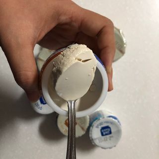 매일바이오 그릭요거트 오리지널 플레인 4개, 로스터리 커피믹스 4개 — 5점을 준 리뷰어가 2021년 12월 올린 사용 사진