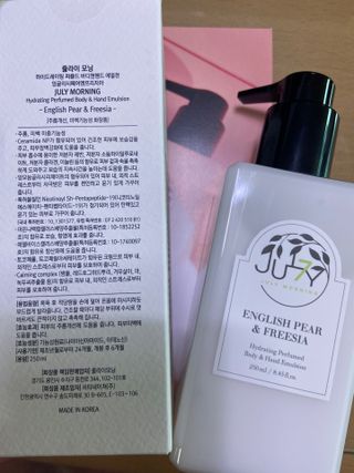 줄라이 모닝 _ JULY MORNING 줄라이모닝 하이드레이팅 퍼퓸드 바디앤핸드 에멀젼 — 5점을 준 리뷰어가 2021년 9월 올린 사용 사진