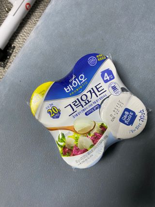 매일바이오 그릭요거트 오리지널 플레인 4개, 로스터리 커피믹스 4개 — 5점을 준 리뷰어가 2021년 12월 올린 사용 사진