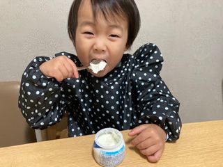 매일바이오 그릭요거트 오리지널 플레인 4개, 로스터리 커피믹스 4개 — 5점을 준 리뷰어가 2021년 12월 올린 사용 사진