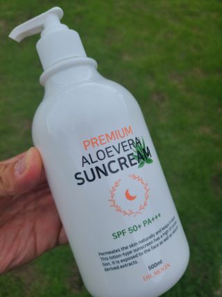 [닥터문] 프리미엄 알로에베라 선크림 500ml — 5점을 준 리뷰어가 2022년 7월 올린 사용 사진