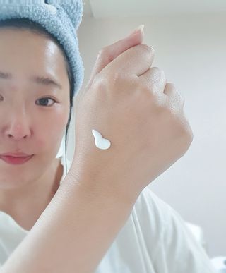 [스킨1004] 마다가스카르 센텔라 히알루-시카 워터핏 선세럼 50ml — 5점을 준 리뷰어가 2024년 5월 올린 사용 사진