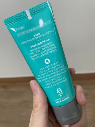 치과에서 쓰는 치약 _ 라벨제로 저불소 꼬마, 키즈, 유아, 베이비, 주니어 안전한 어린이치약 — 5점을 준 리뷰어가 2023년 1월 올린 사용 사진