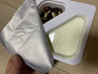 남양유업 또깍 접어 떠먹는 불가리스 2종 — 5점을 준 리뷰어가 2021년 1월 올린 사용 사진