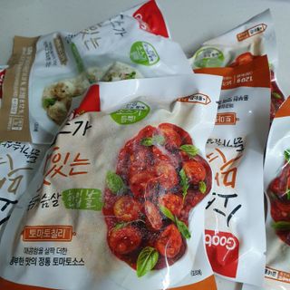 굽네몰 [굽네] 소스가 맛있는 닭가슴살 한입 볼 2종 8팩 — 4점을 준 리뷰어가 2021년 3월 올린 사용 사진