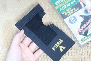 반테린서포터 손목 — 4점을 준 리뷰어가 2021년 4월 올린 사용 사진