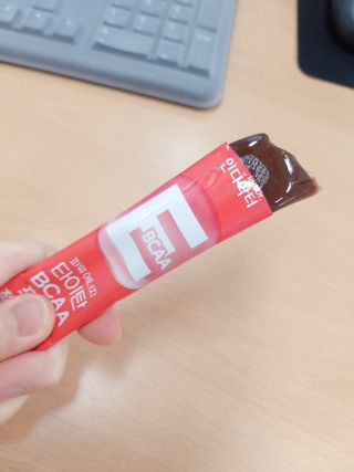 [인디닥터] 타이탄 BCAA 프로틴 젤리스틱 — 5점을 준 리뷰어가 2022년 4월 올린 사용 사진