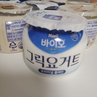 매일바이오 그릭요거트 오리지널 플레인 4개, 로스터리 커피믹스 4개 — 4.5점을 준 리뷰어가 2021년 12월 올린 사용 사진
