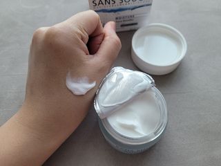산수시 아쿠아 베네핏 24h 수부지 물광 속건조 수분크림 50ml — 5점을 준 리뷰어가 2021년 8월 올린 사용 사진