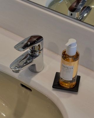 스킨1004 [SKIN1004] 마다가스카르 센텔라 라이트 클렌징 오일 200ml — 5점을 준 리뷰어가 2024년 7월 올린 사용 사진