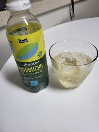 더그레잇티 콤부차 [매일유업] 더그레잇티 44kcal 콤부차 300ml *12개입 (오리지널 6개+베리리치 6개) — 5점을 준 리뷰어가 2023년 8월 올린 사용 사진