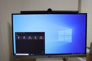 TOMO GRAPHY 나 있을땐 환한 조명 나 없을땐 확실한 살균 ★ DESK LIGHT & STERILIZER [ON] ★ — 4.5점을 준 리뷰어가 2021년 11월 올린 사용 사진