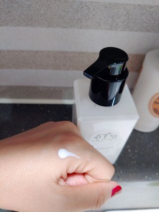 줄라이 모닝 _ JULY MORNING 줄라이모닝 하이드레이팅 퍼퓸드 바디앤핸드 에멀젼 — 4.5점을 준 리뷰어가 2021년 9월 올린 사용 사진