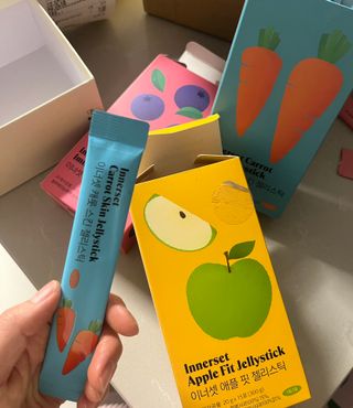 맛있게 골라먹는 이너셋 ABC젤리스틱 이너뷰티젤리 3종세트 15포X3박스 — 5점을 준 리뷰어가 2023년 4월 올린 사용 사진