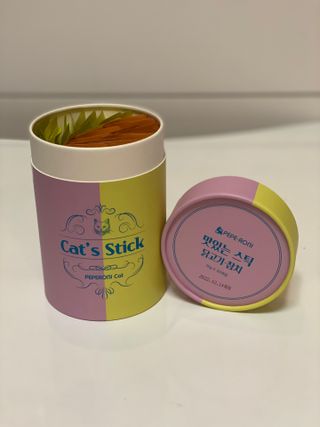 페페로니 맛있는 스틱 - 무항생제 닭고기 15개 + 원양선 참치 15개 — 5점을 준 리뷰어가 2021년 10월 올린 사용 사진